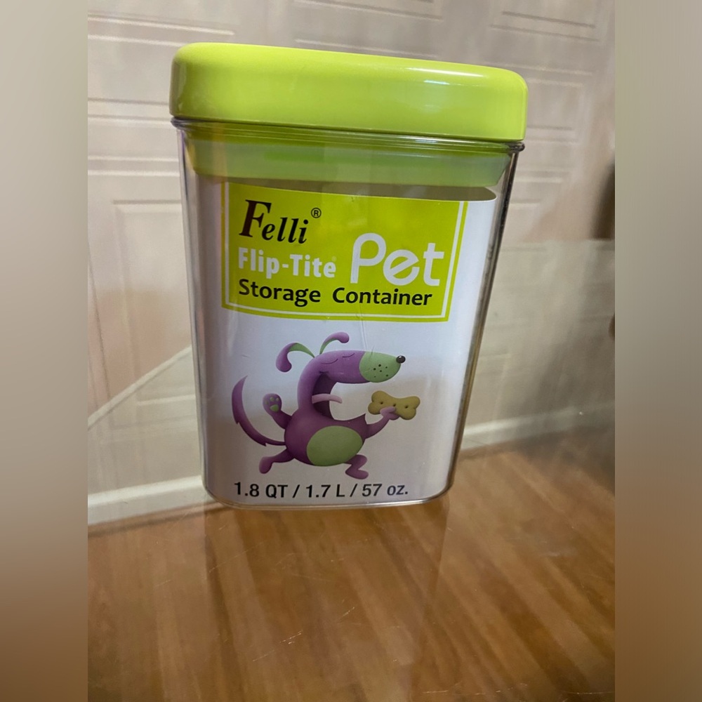 - Brand New felli Plip-Tite Pet Storage Container 1.8 Qt/1.7 L/57 Oz.